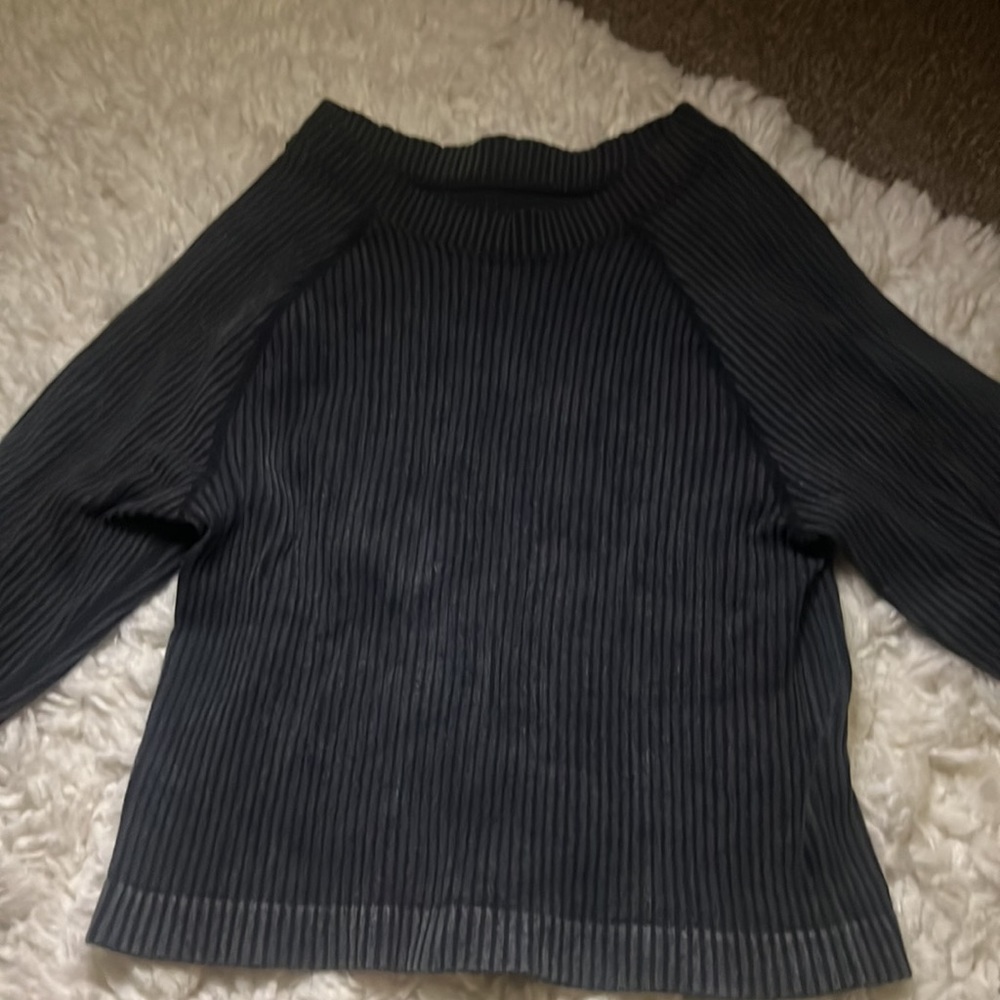 GRAYISH BLACK WORKOUT SHIRT!!!